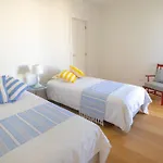 Modern 2br W- Pool & Balcony, Steps To Ria Formosa Daire