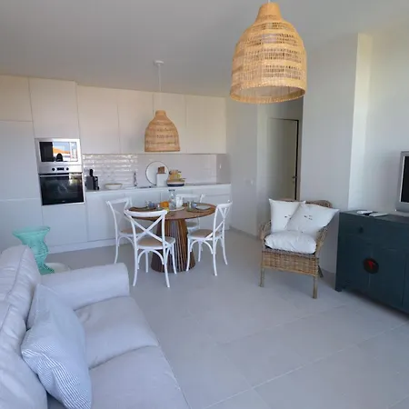 Modern 2br W- Pool & Balcony, Steps To Ria Formosa Apartament