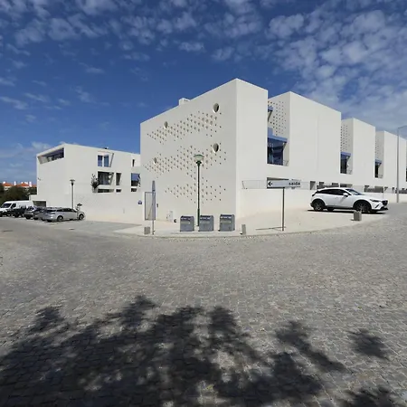 Modern 2br W- Pool & Balcony, Steps To Ria Formosa Appartamento