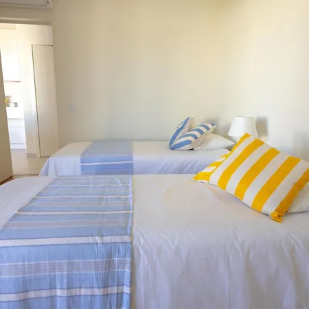 Modern 2br W- Pool & Balcony, Steps To Ria Formosa Apartament *