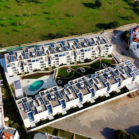 Modern 2br W- Pool & Balcony, Steps To Ria Formosa Appartamento *