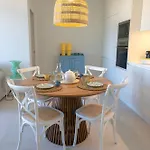Modern 2br W- Pool & Balcony, Steps To Ria Formosa Διαμέρισμα