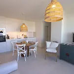 Modern 2br W- Pool & Balcony, Steps To Ria Formosa アパート タヴィラ